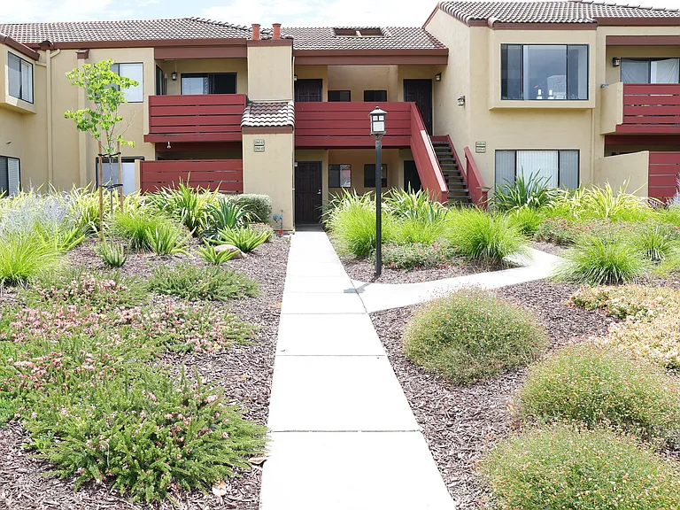 33941 Milton St — Photo 30