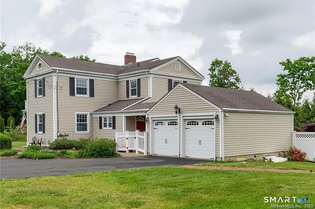 4 bed, 3.0 bath, 2416 sqft, $3,450 — Photo 3