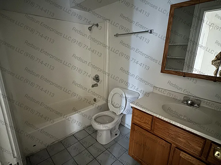 Highlander Apartments — Photo 8