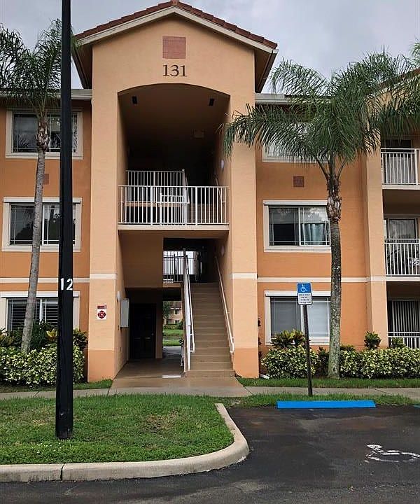 1st image of 131 SW Palm Dr APT 203