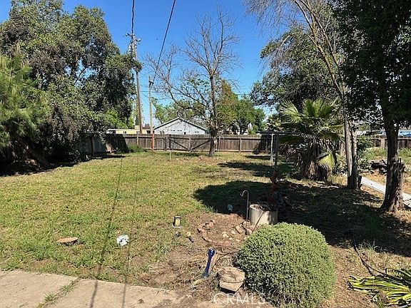 2nd image of 1725 E 22nd St