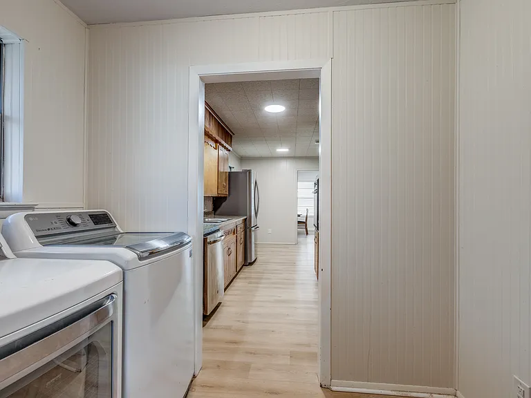 401 Daisy Dr — Photo 3