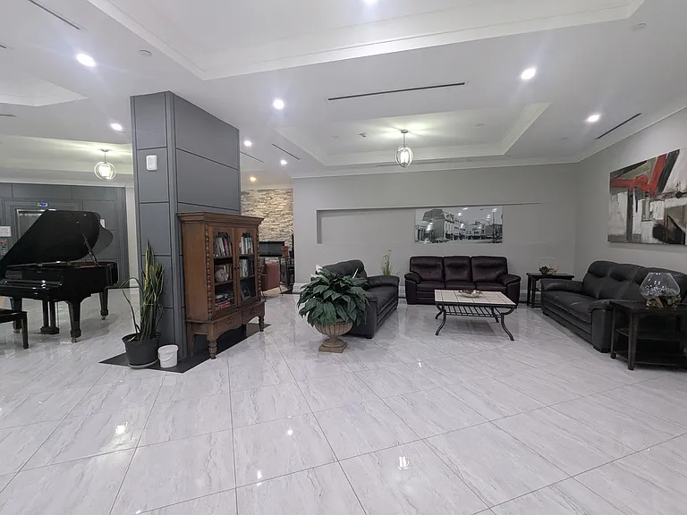 121 King St W — Photo 25