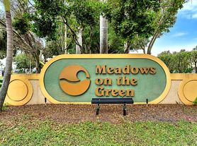 1606 Meadows Cir W, Boynton Beach, FL