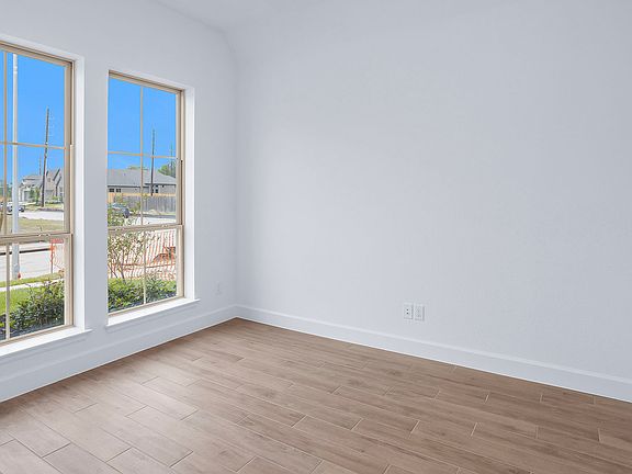 5th image of 42703 Loma Vista Ct