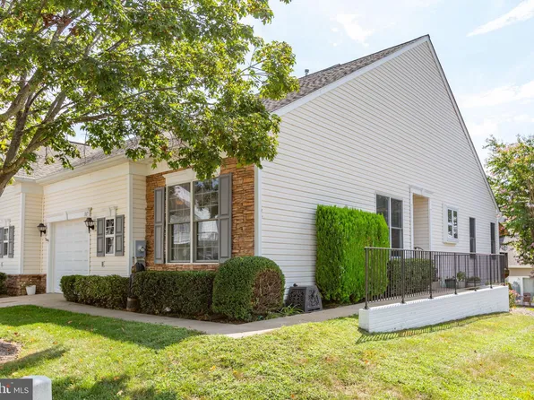 107 Legend Dr, Fredericksburg, VA 22406