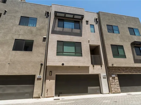 13107 W Lumina Way, Van Nuys, CA 91401
