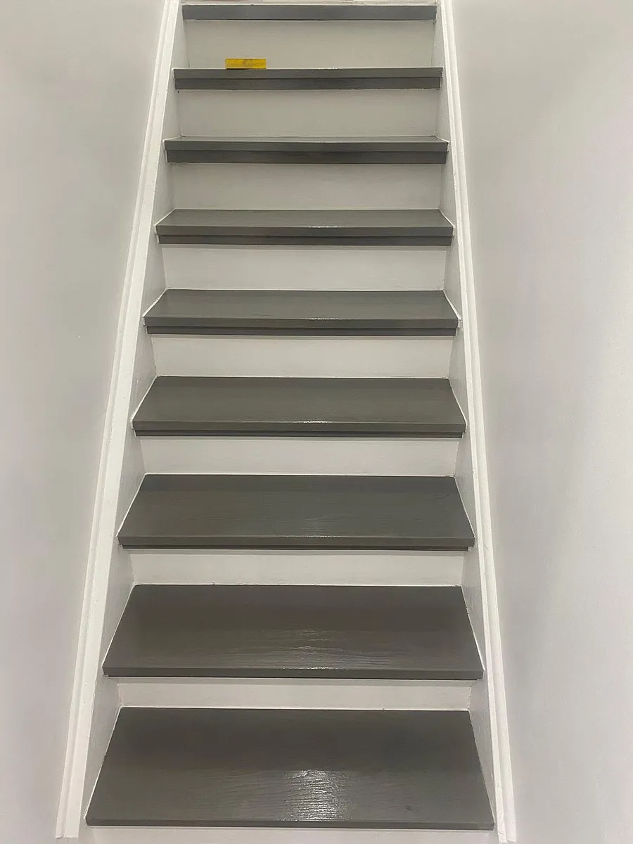 Stairway leading down to basement - 639 Glancaster Rd