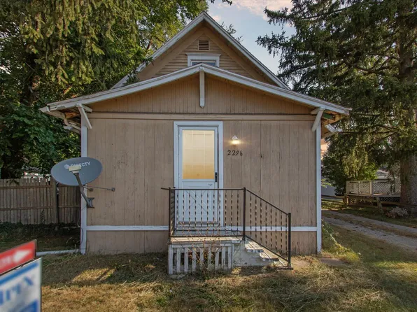 2296 Cedar St, Holt, MI 48842