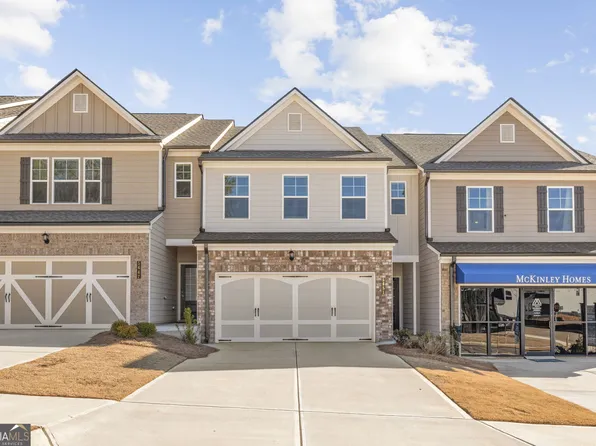 5621 Overview Dr, Flowery Branch, GA 30542