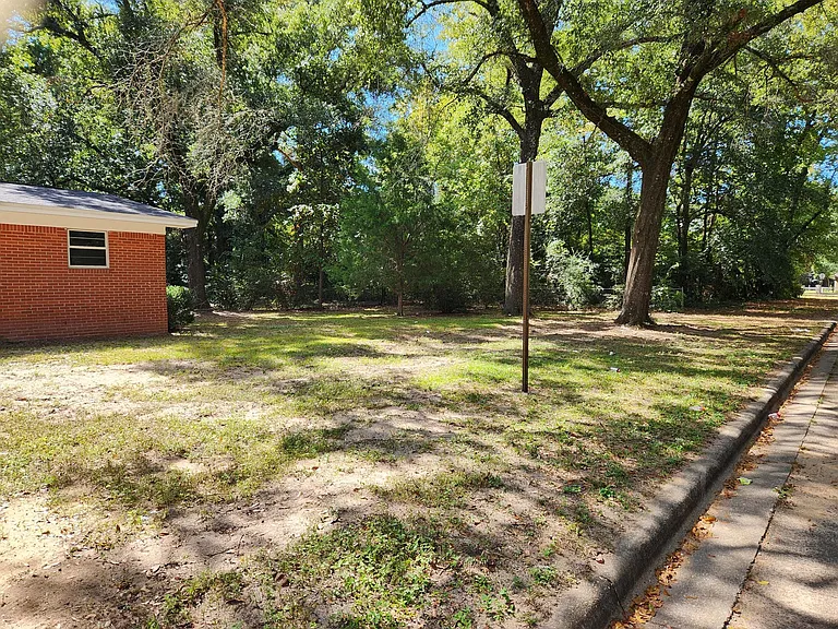 503 W Griffith Ave — Photo 16