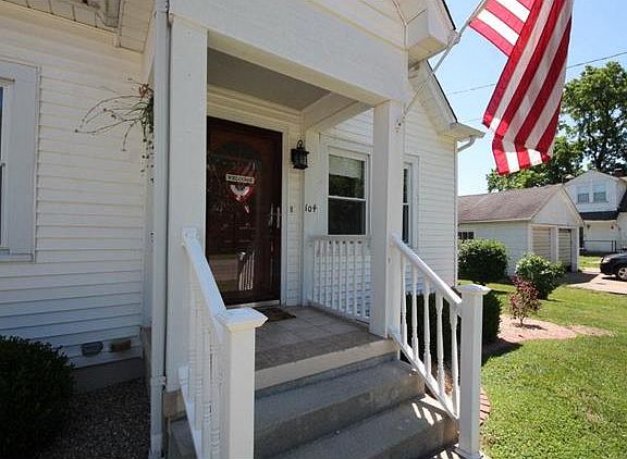 3rd image of 104 N Elkton St
