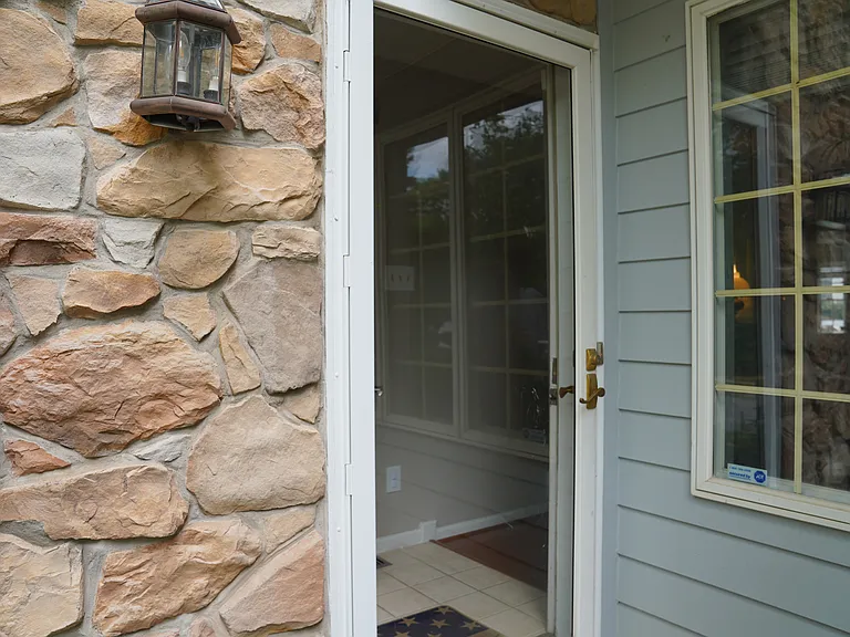 593 W Saxony Dr — Photo 4