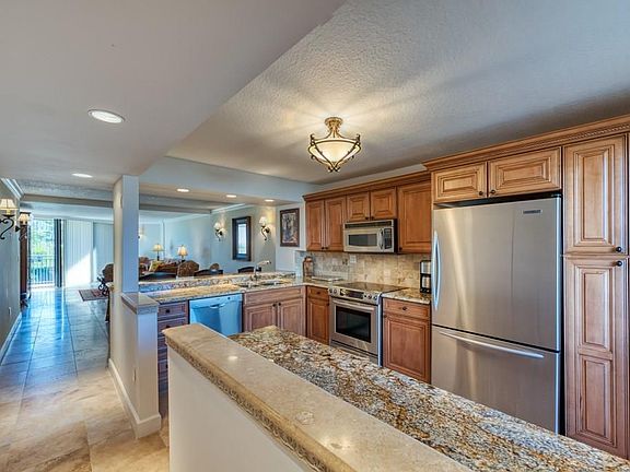 4th image of 1480 Ocean Dr