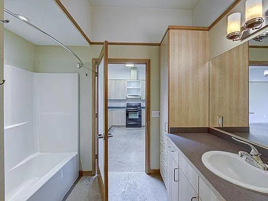 2205 Ashland St — Photo 3