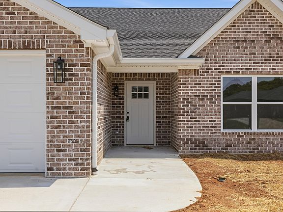 3rd image of 110 Clover Cres
