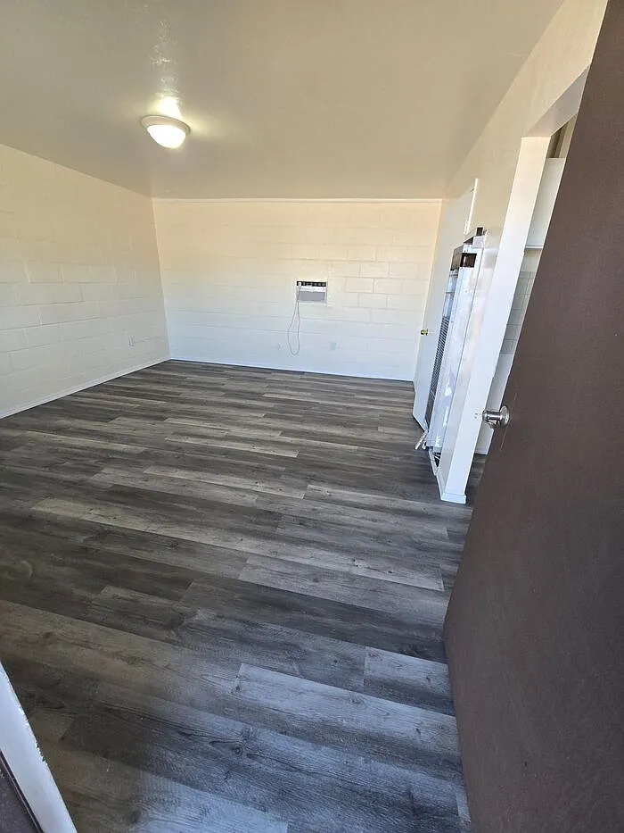 Studio, 1.0 bath, 378 sqft, $900 — Photo 2