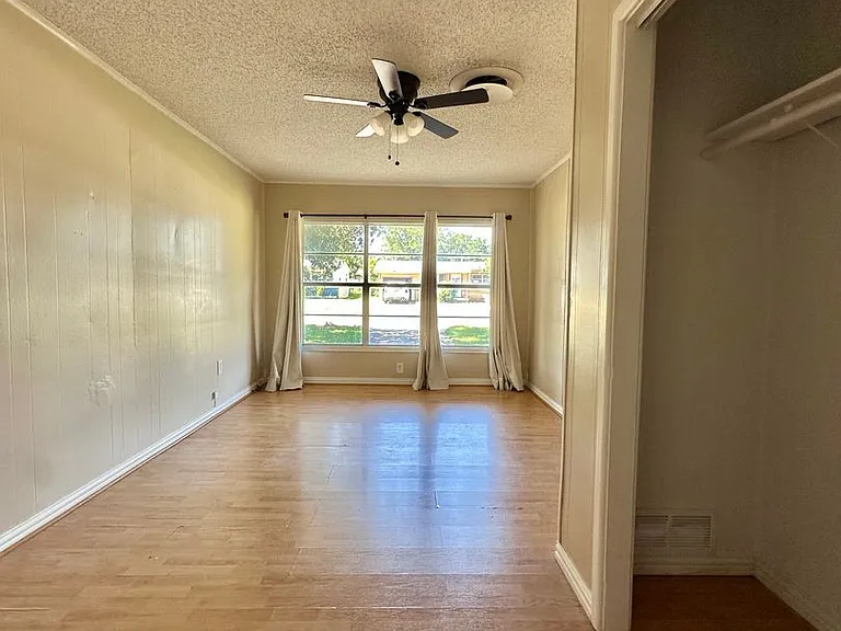 2473 Culver Ave — Photo 9