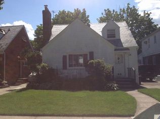 7506 194th St, Fresh Meadows, NY 11366