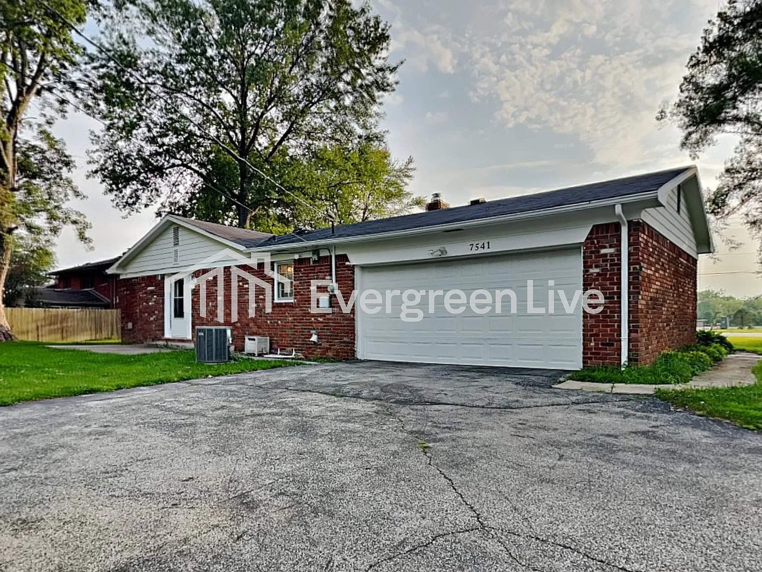 3 bed, 1.5 bath, 1632 sqft, $1,845 — Photo 2