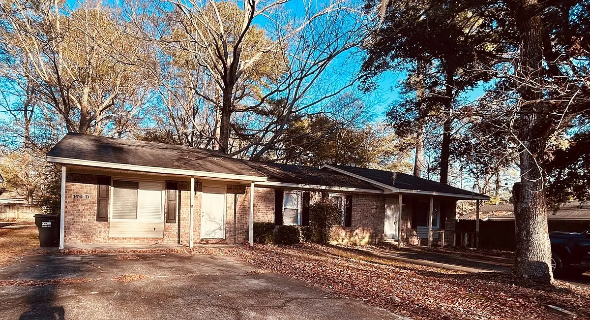 Building Photo - 174 Hummingbird Ave #B