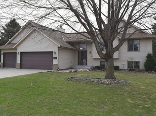 990 Crestview Ln NE, Owatonna, MN 55060