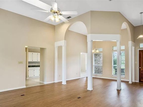 3rd image of 9055 Lakeview Dr