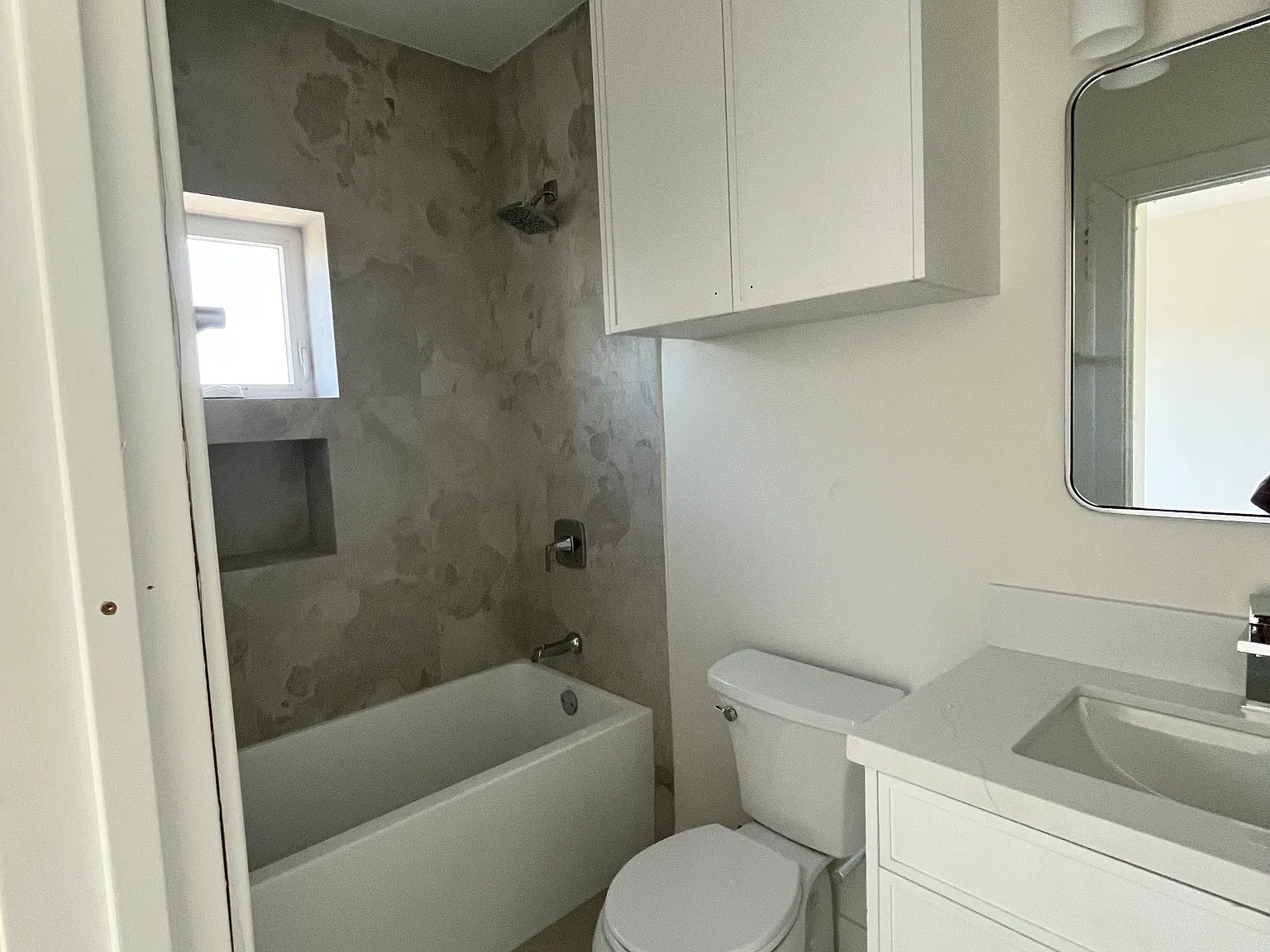 3 bed, 3.5 bath, 1180 sqft, $4,700 — Photo 3