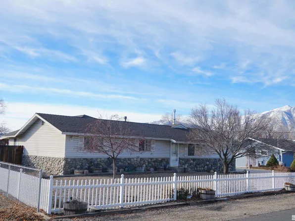 1393 Jobs Peak Dr, Gardnerville, NV 89460