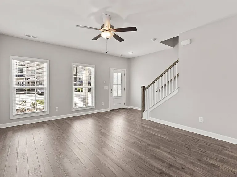 242 Mansfield Dr — Photo 9