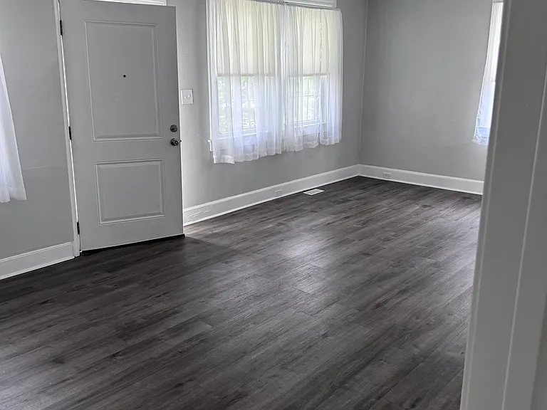 103 E Maynard Ave — Photo 3