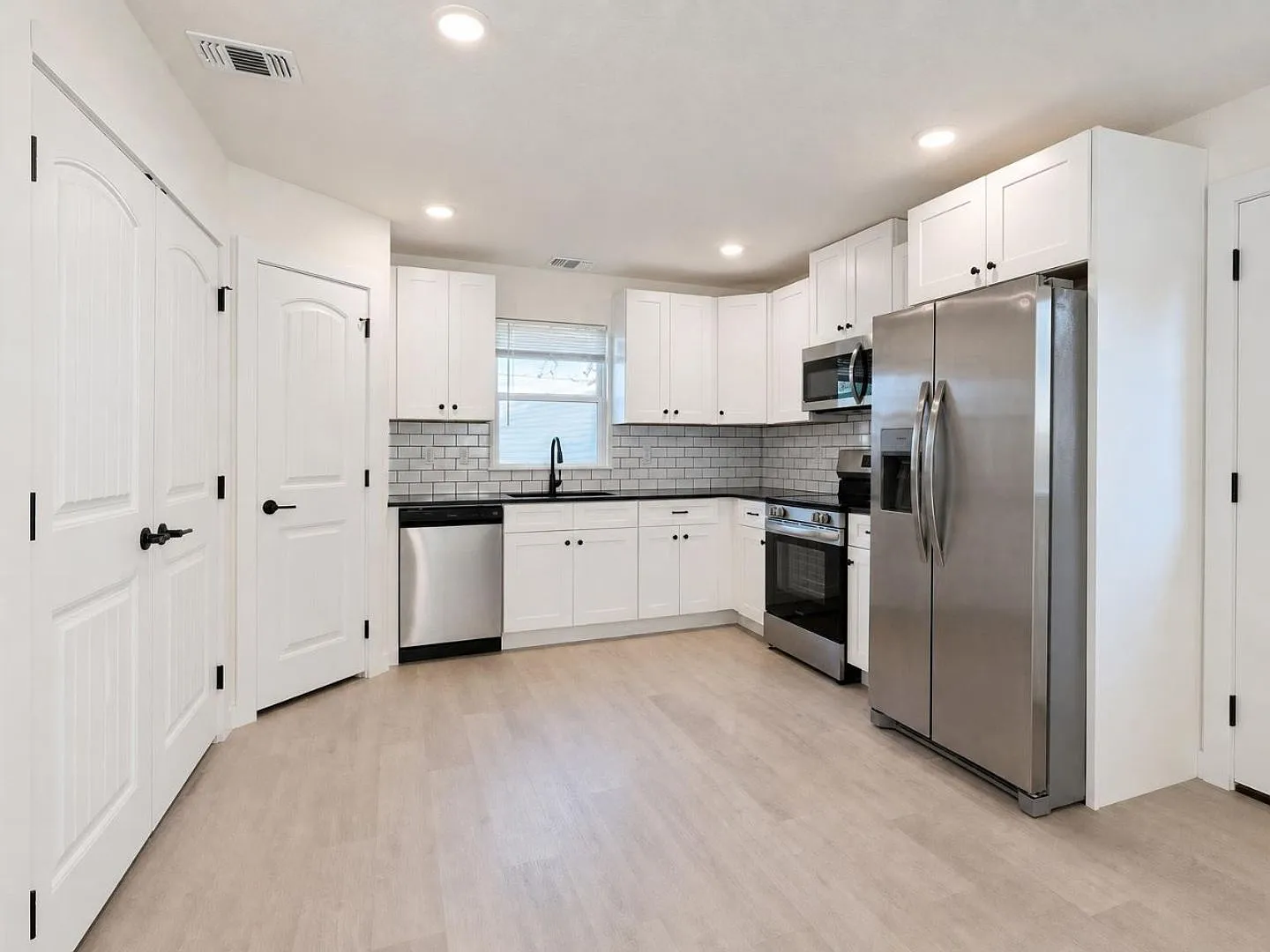 Brand-New 3 Bedroom/2 Bathroom Home in Temple! — Photo 3