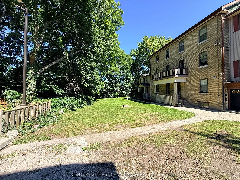 1 Waverley Pl #4
