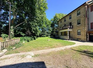 1 Waverley Pl #4, London, ON N6B 2C3
