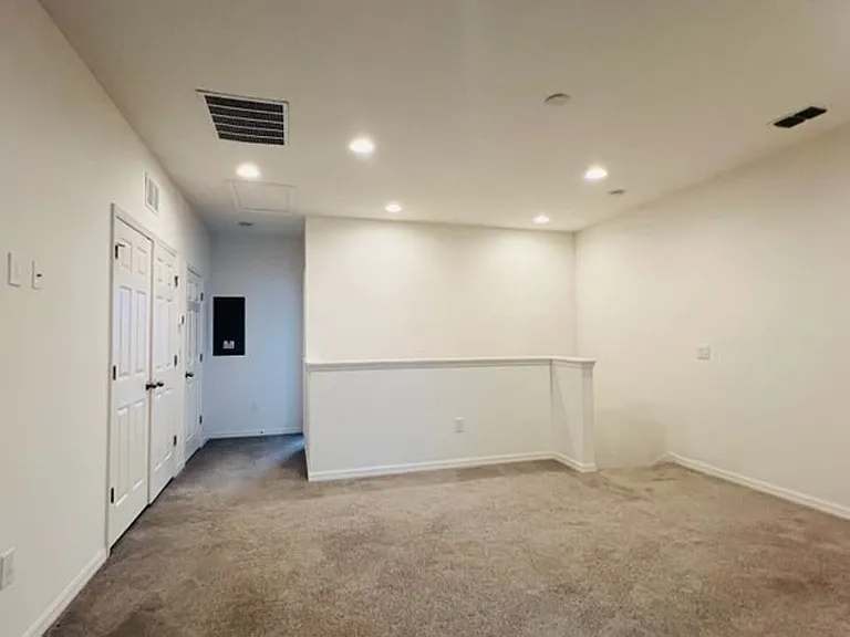 7670 Bowery Dr — Photo 11