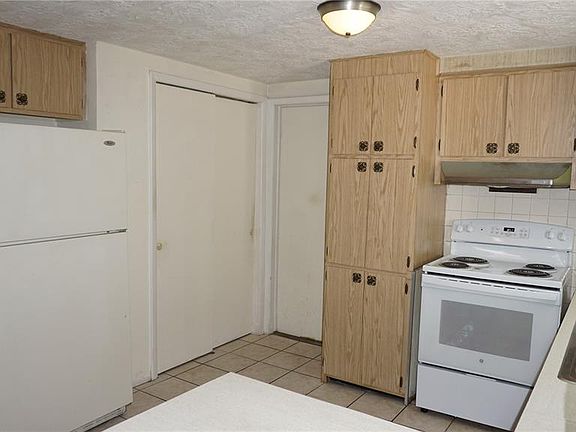 4th image of 8422 Battel Ct
