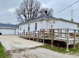 303 Oak St, Cedar Point, IL 61316