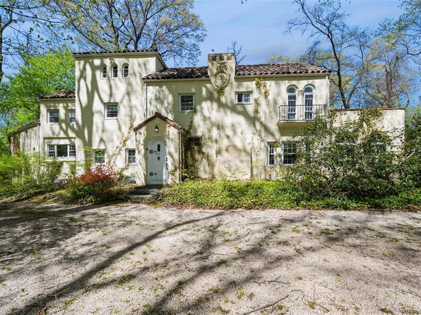 67 The Serpentine, Roslyn Estates, NY 11576
