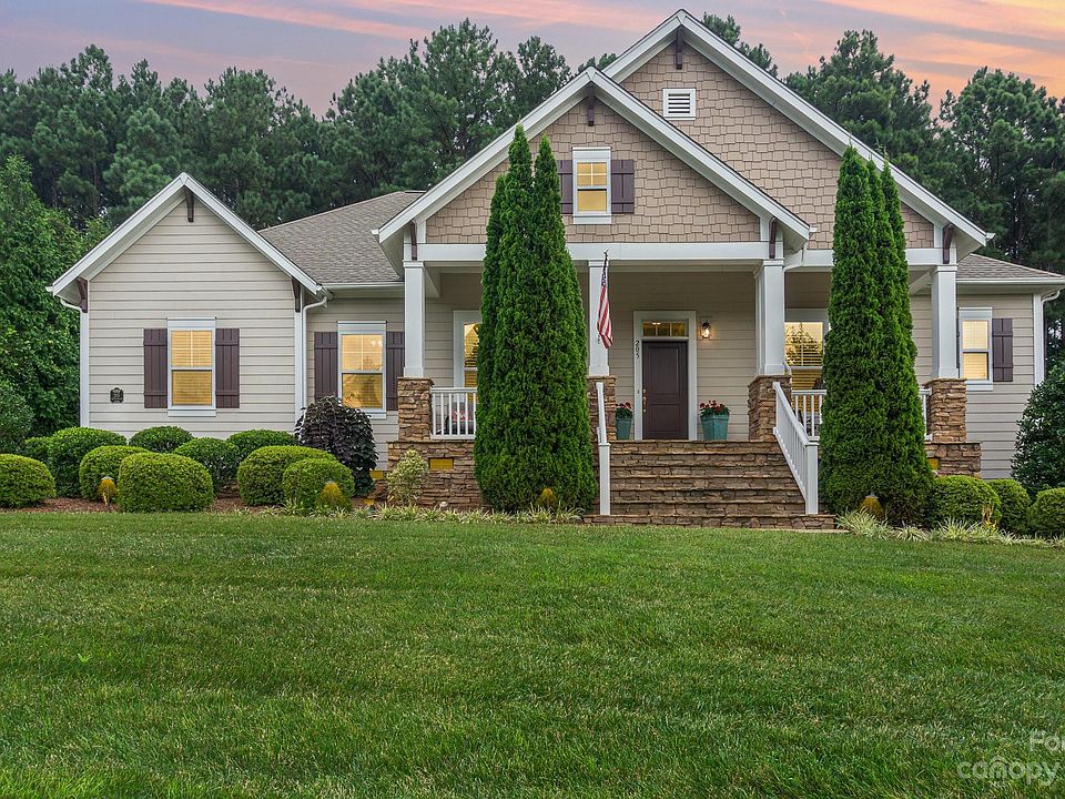 1st image of 205 Waterford Dr