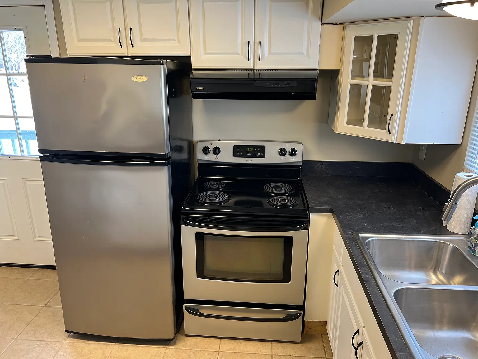 2 bed, 900 sqft, $1,900 — Photo 2