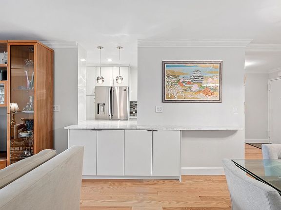 5th image of 239 E 79th St APT 7A