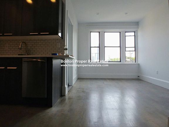 11 Queensberry St. #36 Boston - Fenway Unit Photo 3 (1)