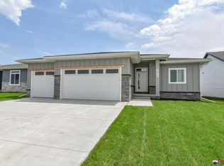 5820 SW 8th St, Lincoln, NE 68523
