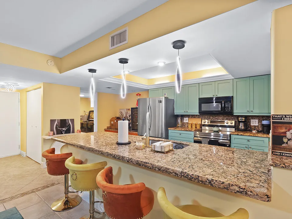 500 Egret Cir #8208