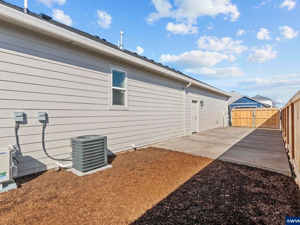 493 NW Crater Lake Dr, Dallas, OR 97338