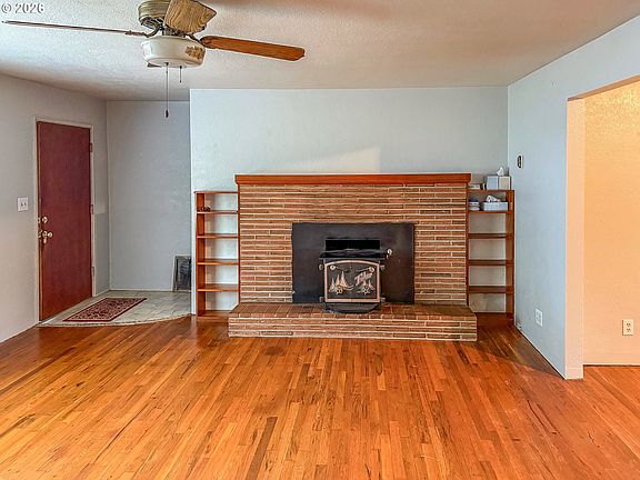 3rd image of 1042 W Brown Ave