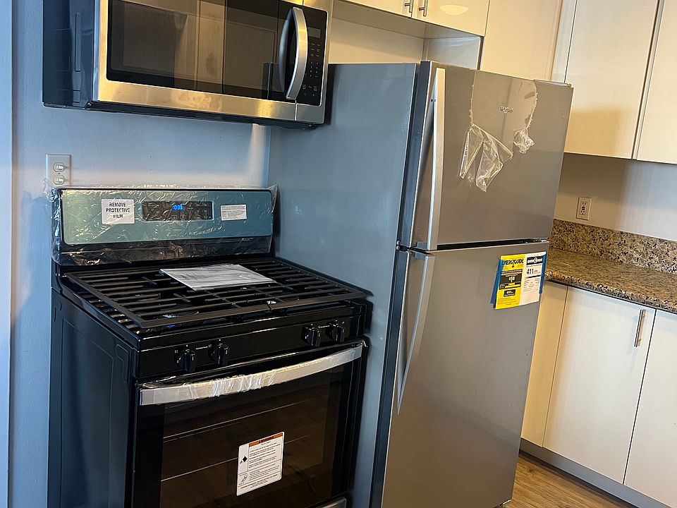 1st image of 3306 S Beverly Dr #3306
