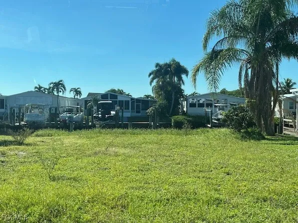 5547 Sir Walter Way, North Fort Myers, FL 33917