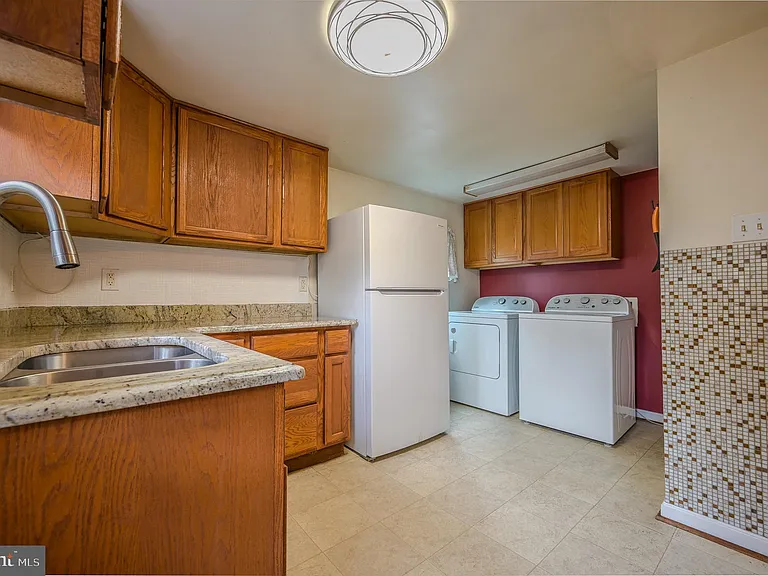 51 Virginia Ave — Photo 7