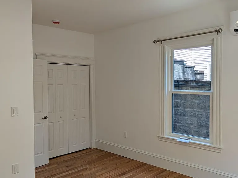 56 Bakersfield — Photo 20
